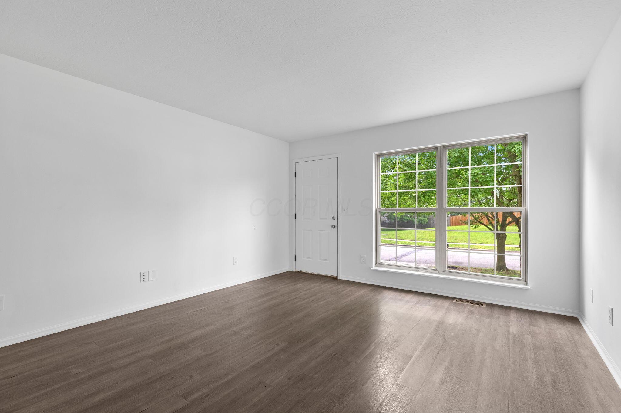 279 Richards Circle Delaware, OH 43015 - Photo 10 of 60 Living Room of 279