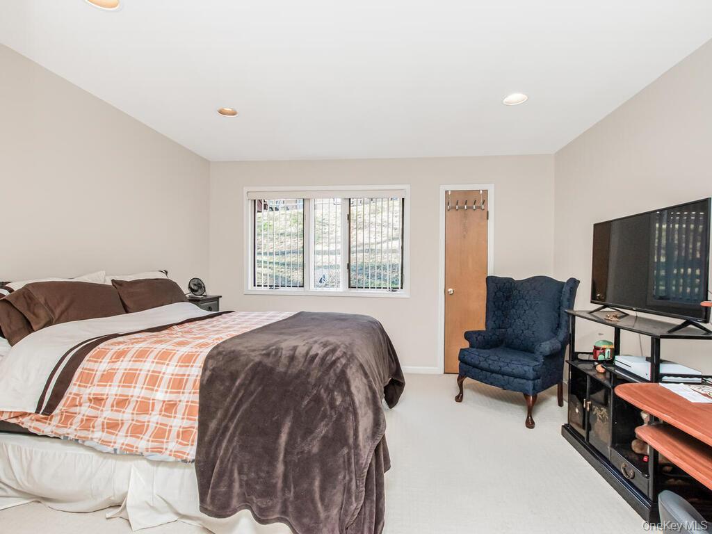 8 Davids Lane Ossining, NY 10562 - Photo 17 of 27 Carpeted bedroom featuring recessed lighting