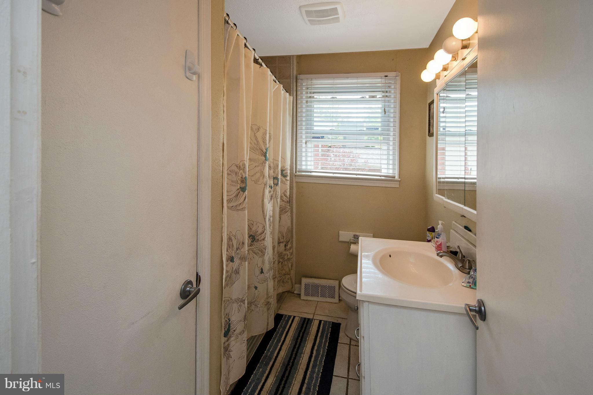 18902 Fuller Heights Road Triangle, VA 22172 - Photo 17 of 19 Bath