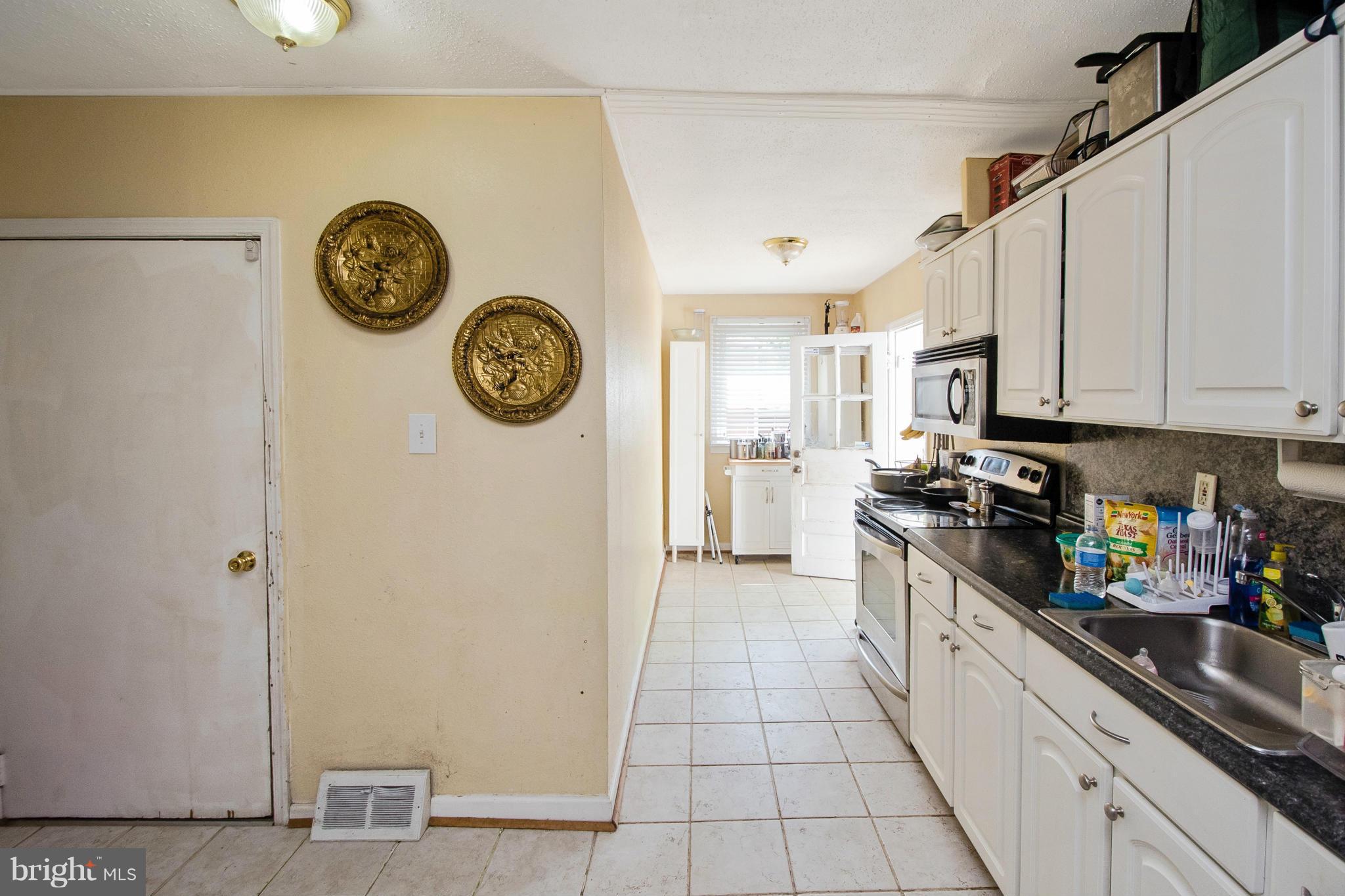 18902 Fuller Heights Road Triangle, VA 22172 - Photo 10 of 19 Kitchen