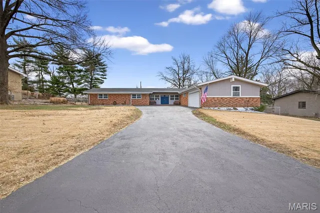 $325,000 | 6750 Foxshire Drive, Florissant, MO 63033