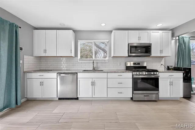 $325,000 | 6750 Foxshire Drive, Florissant, MO 63033