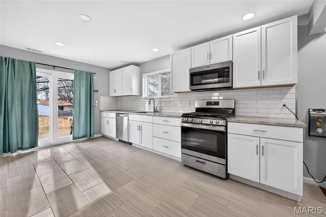 $325,000 | 6750 Foxshire Drive, Florissant, MO 63033