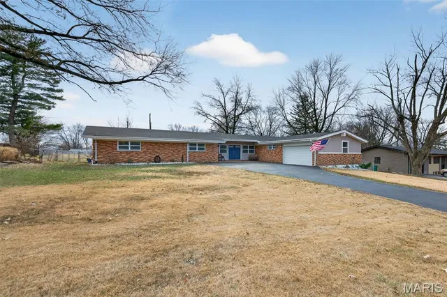 $325,000 | 6750 Foxshire Drive, Florissant, MO 63033