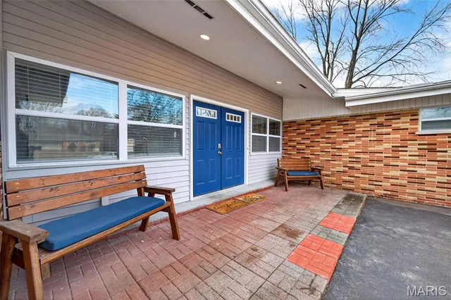 $325,000 | 6750 Foxshire Drive, Florissant, MO 63033