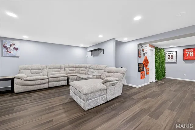 $325,000 | 6750 Foxshire Drive, Florissant, MO 63033