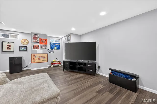 $325,000 | 6750 Foxshire Drive, Florissant, MO 63033