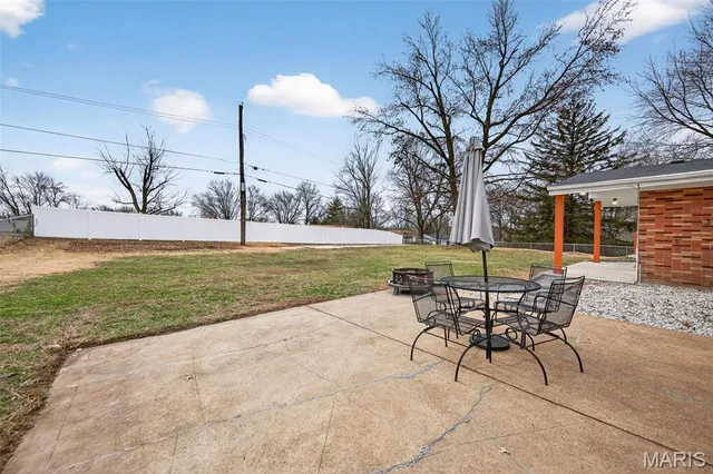 $325,000 | 6750 Foxshire Drive, Florissant, MO 63033