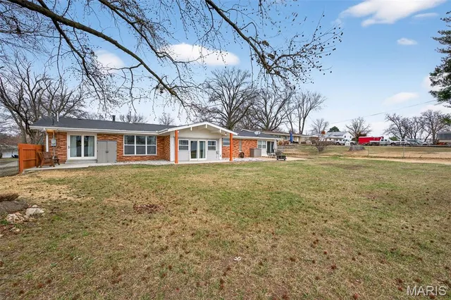 $325,000 | 6750 Foxshire Drive, Florissant, MO 63033