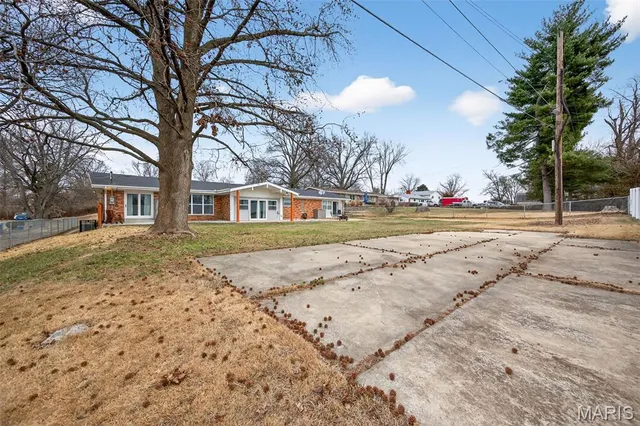 $325,000 | 6750 Foxshire Drive, Florissant, MO 63033