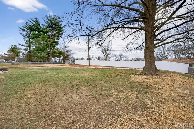 $325,000 | 6750 Foxshire Drive, Florissant, MO 63033