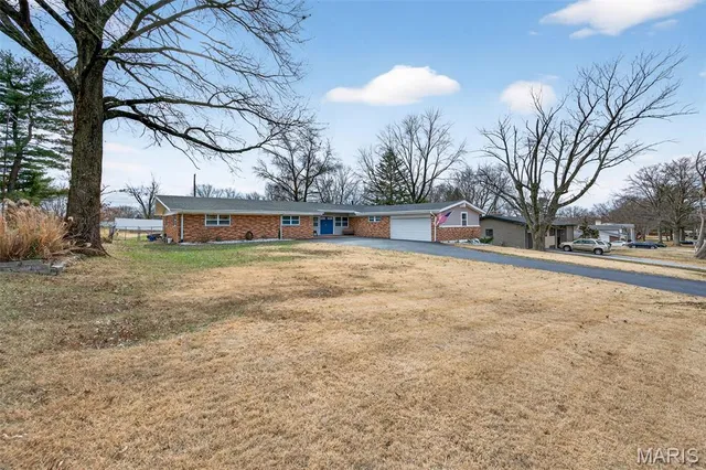 $325,000 | 6750 Foxshire Drive, Florissant, MO 63033