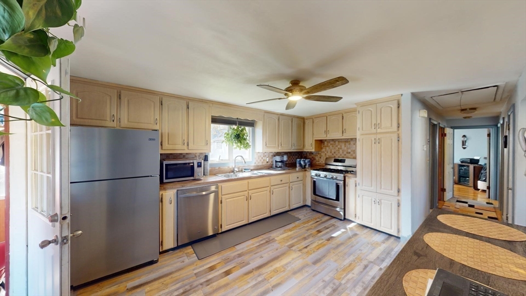 32 Hillcrest Road Burlington, MA 01803 - Photo 3 of 41 Gallery Image 3