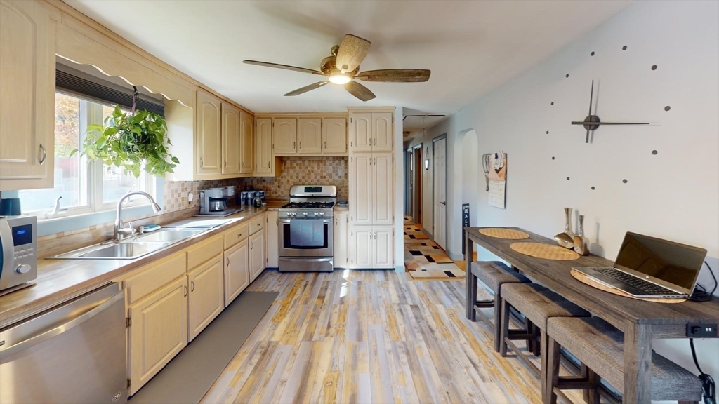 32 Hillcrest Road Burlington, MA 01803 - Photo 4 of 41 Gallery Image 4