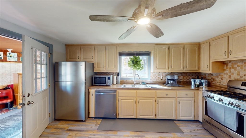 32 Hillcrest Road Burlington, MA 01803 - Photo 5 of 41 Gallery Image 5