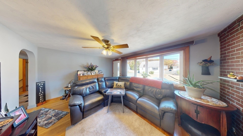 32 Hillcrest Road Burlington, MA 01803 - Photo 7 of 41 Gallery Image 7
