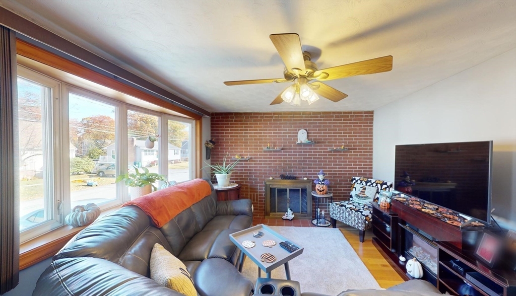 32 Hillcrest Road Burlington, MA 01803 - Photo 8 of 41 Gallery Image 8