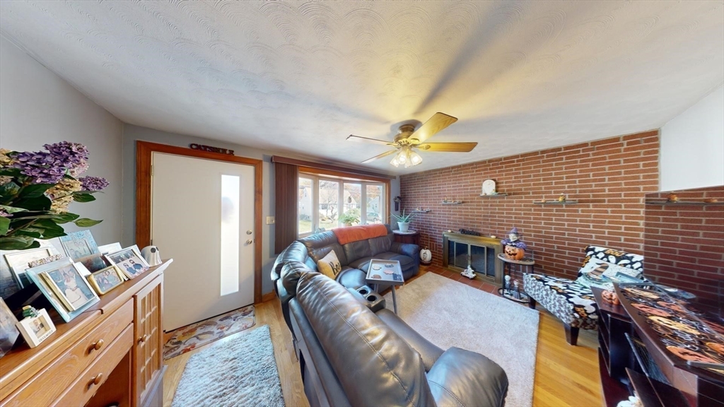 32 Hillcrest Road Burlington, MA 01803 - Photo 9 of 41 Gallery Image 9