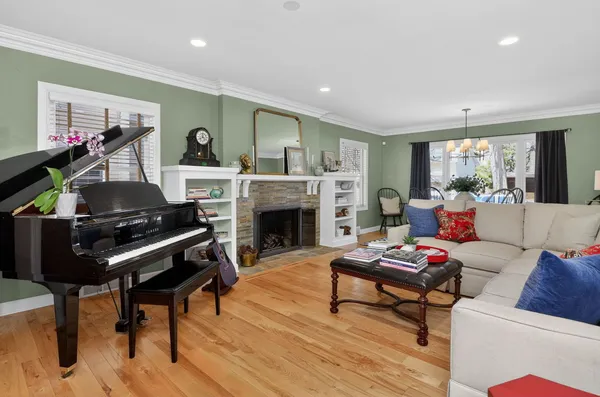$634,900 | 210 Woodward Avenue, Geneva, IL 60134
