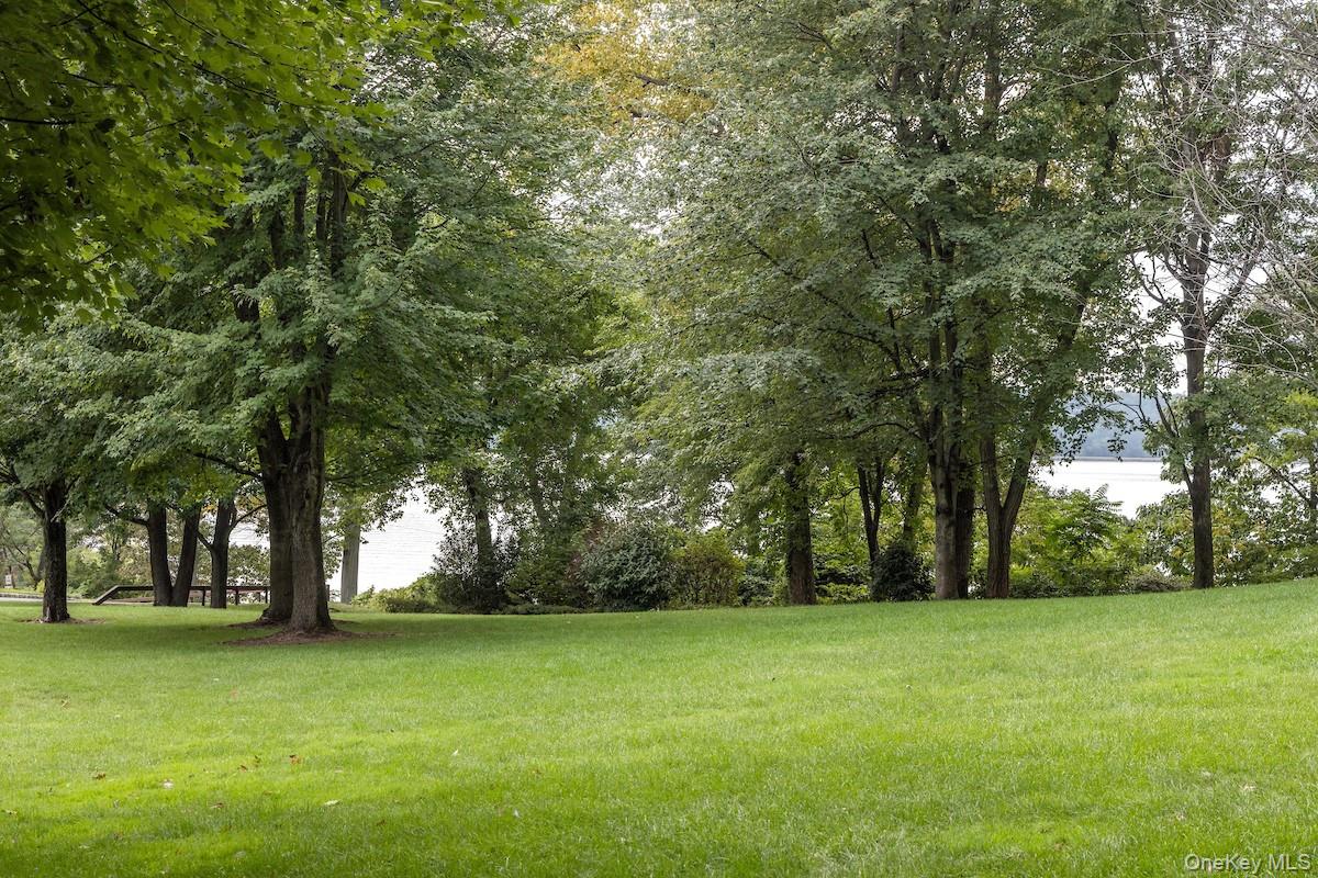 66 Landing Drive Dobbs Ferry, NY 10522 - Photo 2 of 44