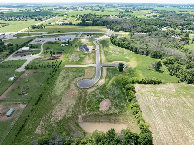 $123,000 | Oak Creek, Unit 16, Kaukauna, WI 54130