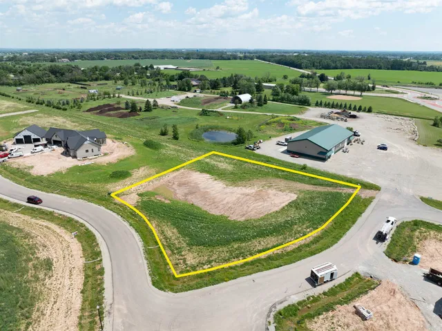 $123,000 | Oak Creek, Unit 16, Kaukauna, WI 54130