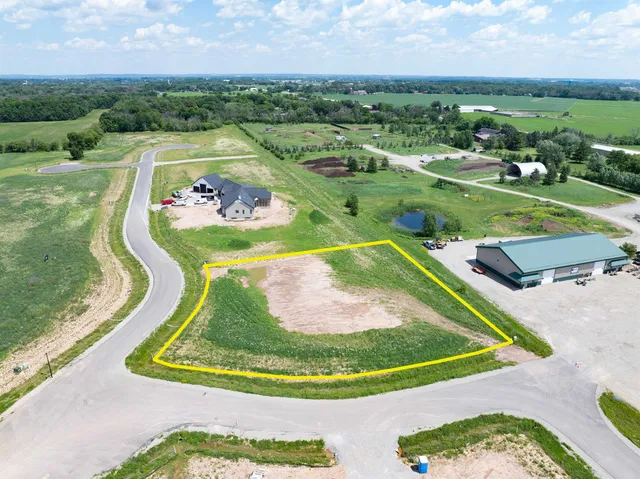 $123,000 | Oak Creek, Unit 16, Kaukauna, WI 54130