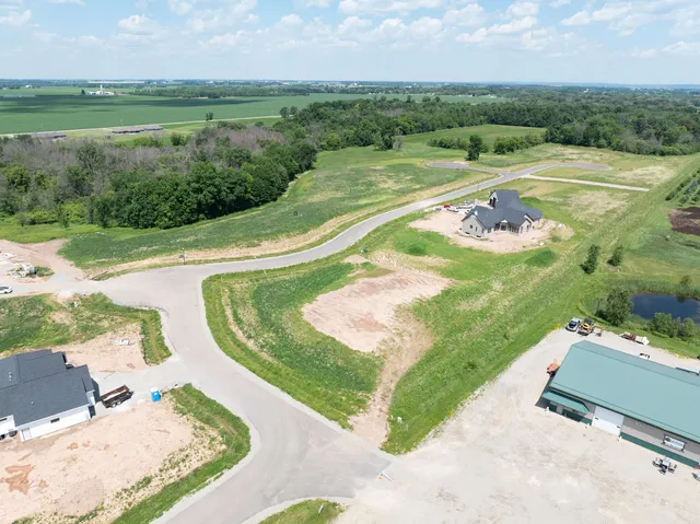 $123,000 | Oak Creek, Unit 16, Kaukauna, WI 54130