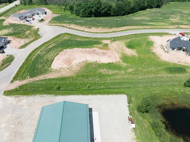 $123,000 | Oak Creek, Unit 16, Kaukauna, WI 54130