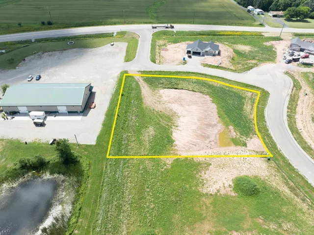 $123,000 | Oak Creek, Unit 16, Kaukauna, WI 54130