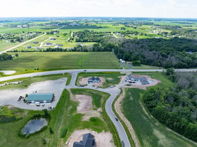 $123,000 | Oak Creek, Unit 16, Kaukauna, WI 54130