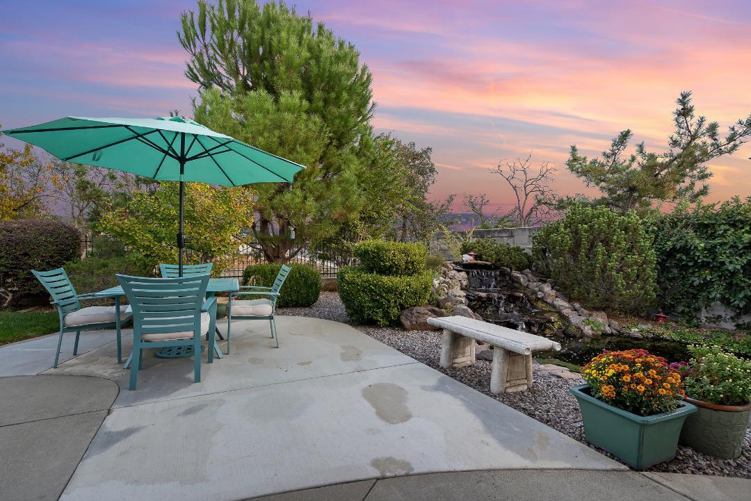 3685 Wimbledon Drive Redding, CA 96002 - Photo 4 of 70 Back Patio