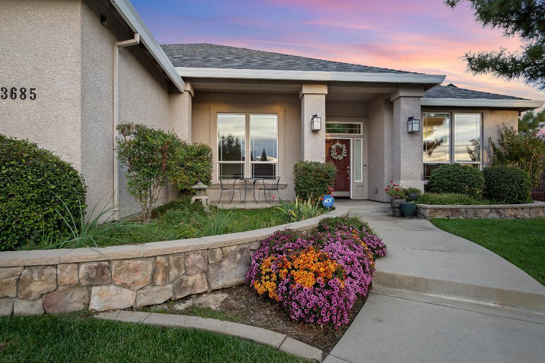 3685 Wimbledon Drive Redding, CA 96002 - Photo 67 of 70 a front view of a house with garden