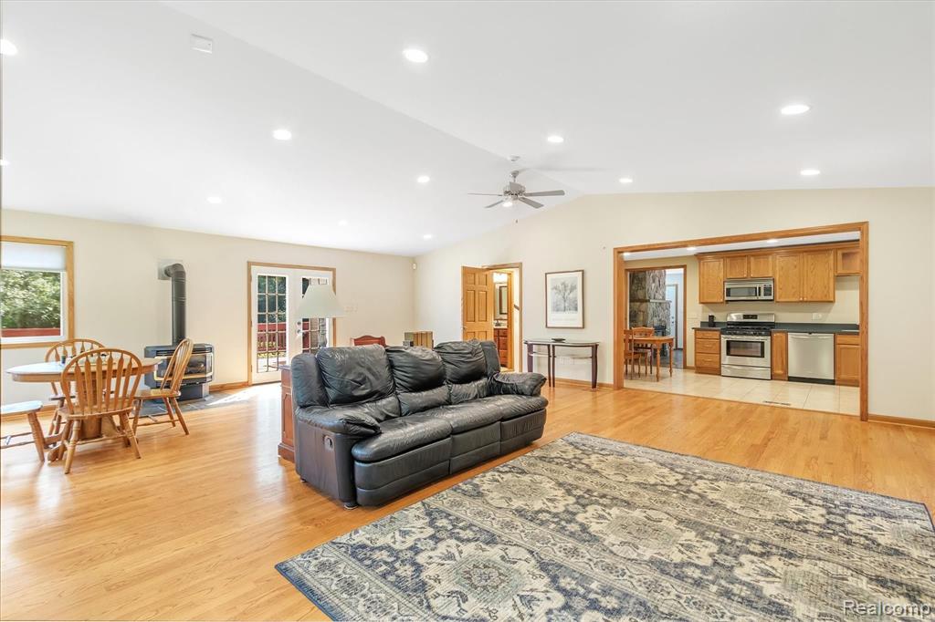 28366 Rollcrest Road Farmington Hills, MI 48334 - Photo 16 of 53