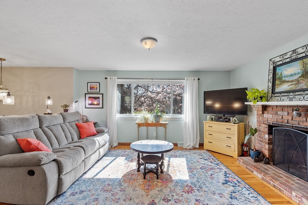 132 Ferry Road Salisbury, MA 01952 - Photo 5 of 41 Gallery Image 5