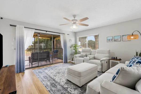 $289,900 | 6940 Southeast Constitution Boulevard, Unit 206, Hobe Sound, FL 33455