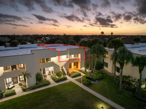 $289,900 | 6940 Southeast Constitution Boulevard, Unit 206, Hobe Sound, FL 33455