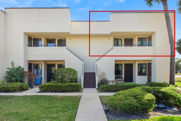 $289,900 | 6940 Southeast Constitution Boulevard, Unit 206, Hobe Sound, FL 33455