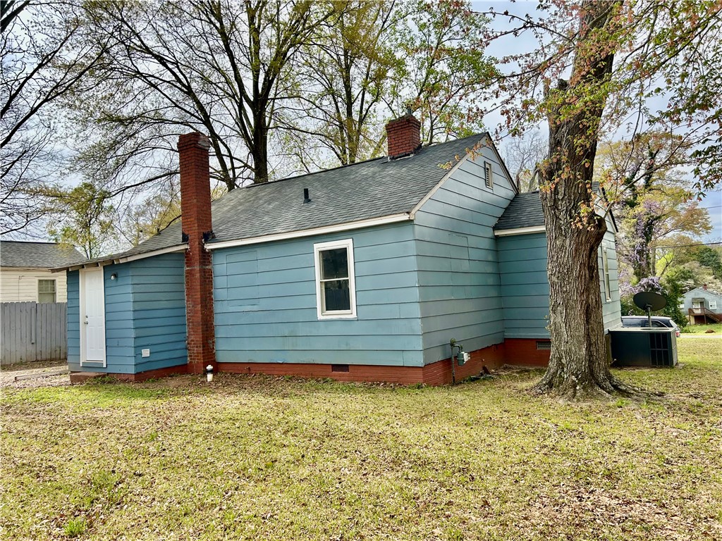 181 Sumter Street Anderson, SC 29621 - Photo 17 of 17 This charming residence features classic siding, a sturdy roof, and a verdant yard for outdoor enjoyment.
