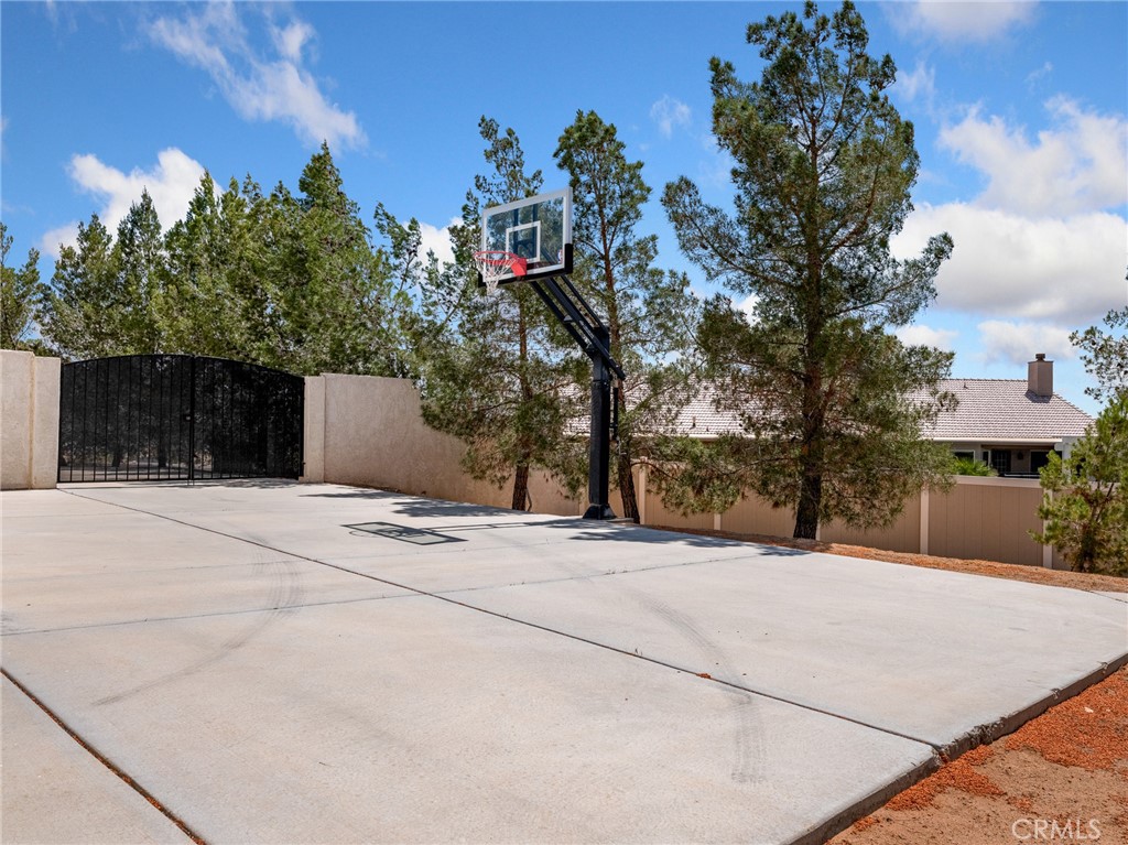 19224 Roanoke Road Apple Valley, CA 92307 - Photo 50 of 53