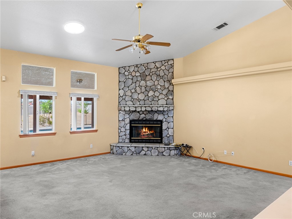 19224 Roanoke Road Apple Valley, CA 92307 - Photo 5 of 53