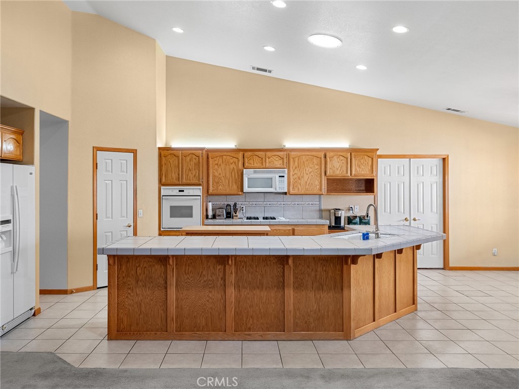 19224 Roanoke Road Apple Valley, CA 92307 - Photo 9 of 53