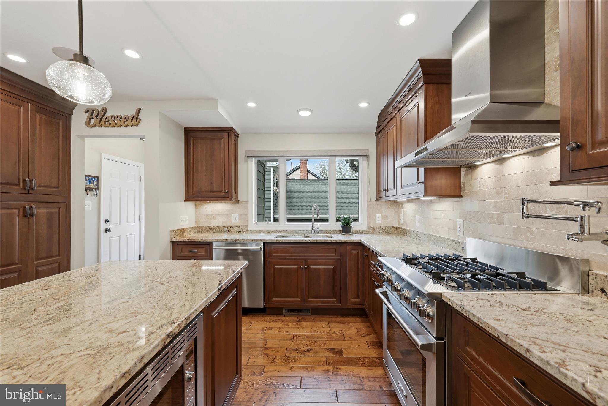 320 Loudoun Street Southwest Leesburg, VA 20175 - Photo 14 of 60 Gourmet Kitchen