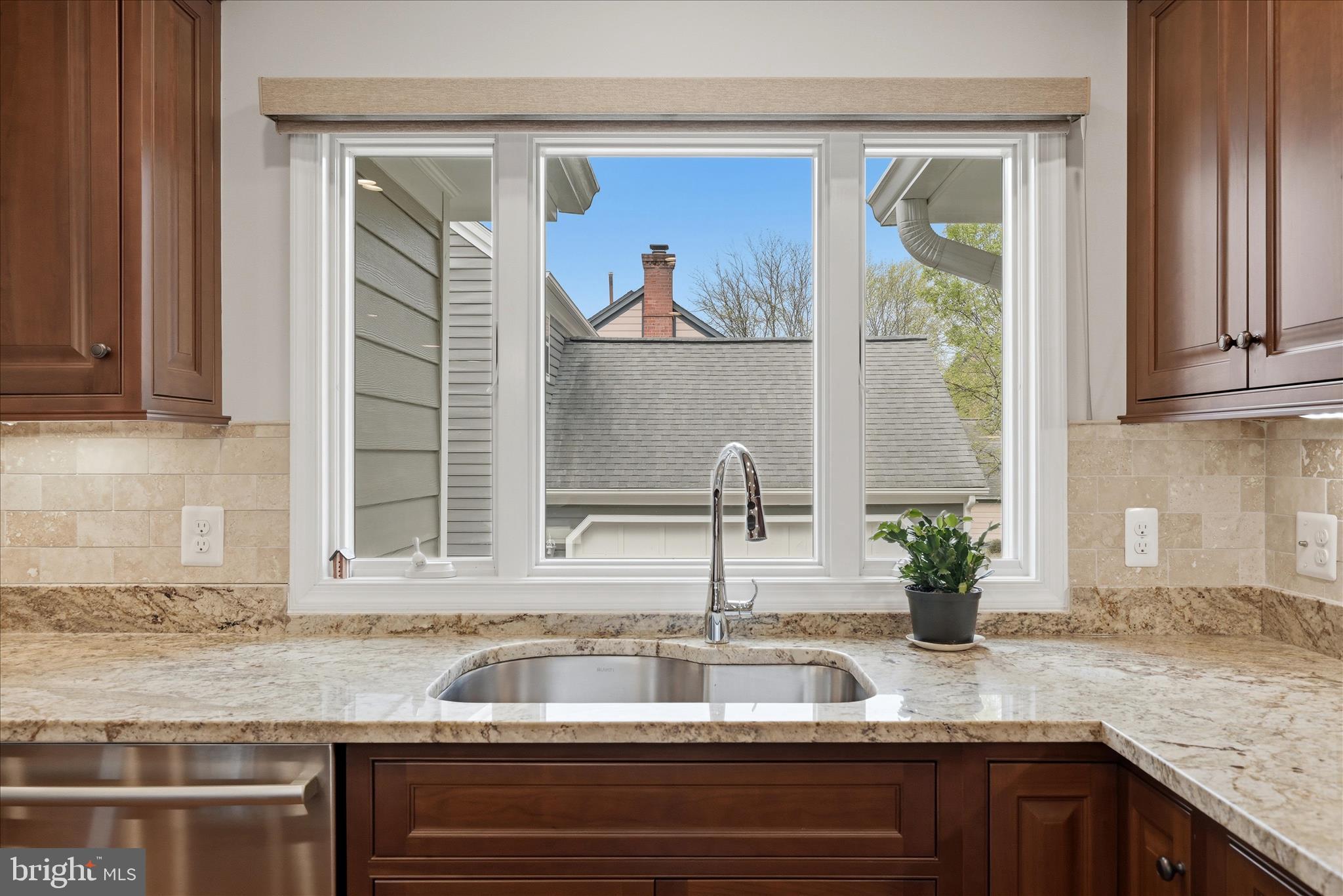 320 Loudoun Street Southwest Leesburg, VA 20175 - Photo 15 of 60 Gourmet Kitchen