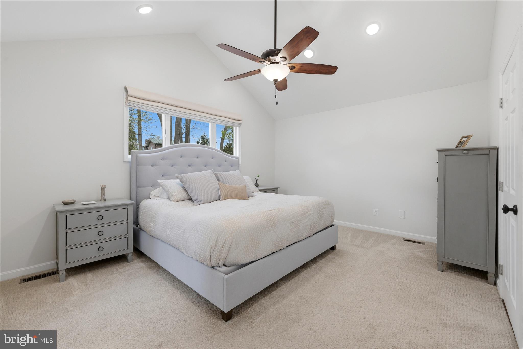 320 Loudoun Street Southwest Leesburg, VA 20175 - Photo 20 of 60 Main Level - Primary Bedroom