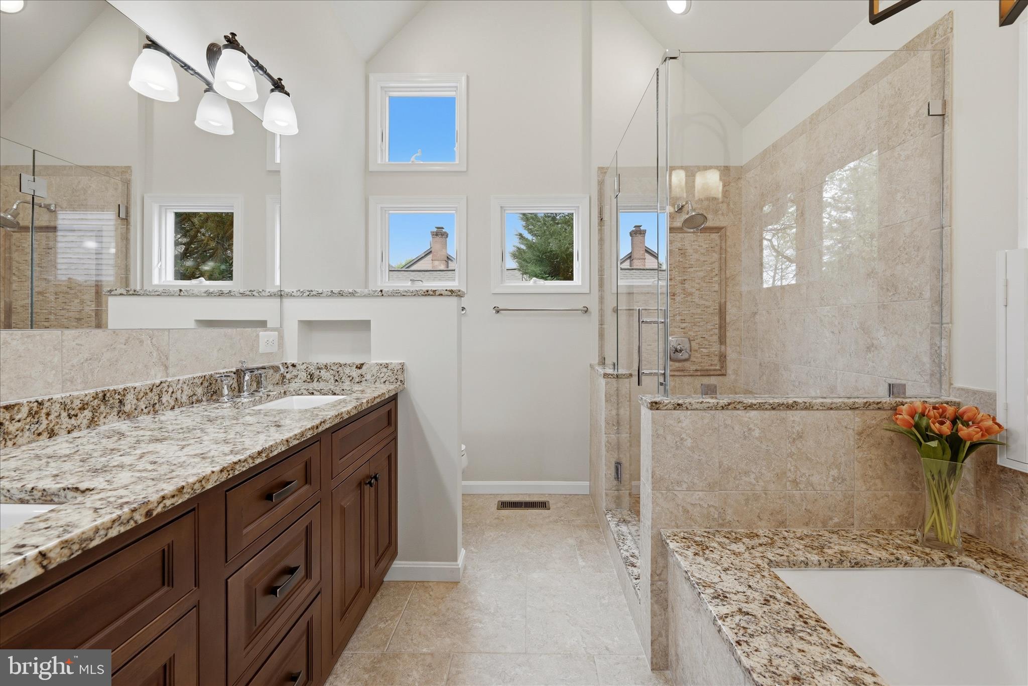 320 Loudoun Street Southwest Leesburg, VA 20175 - Photo 23 of 60 Main Level - Primary Bathroom