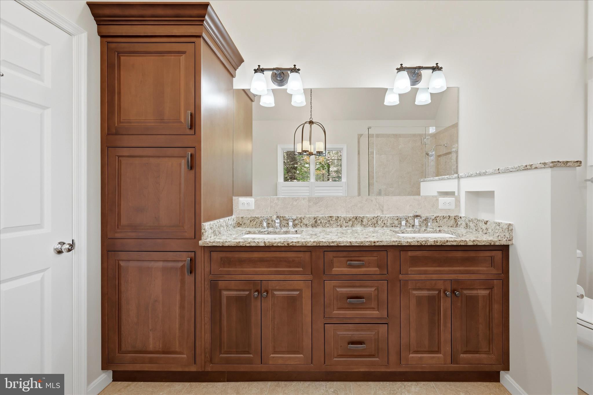 320 Loudoun Street Southwest Leesburg, VA 20175 - Photo 24 of 60 Main Level - Primary Bathroom