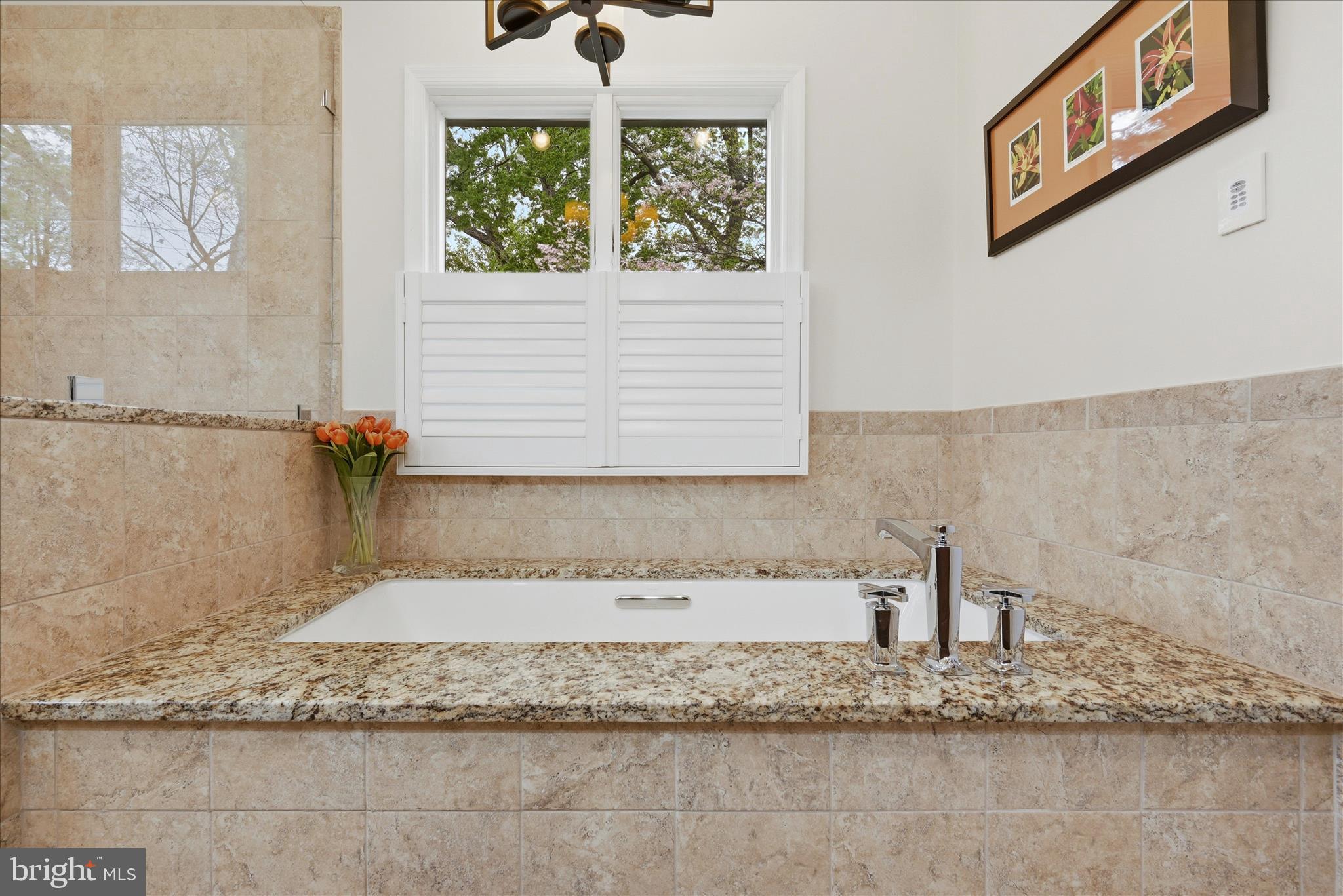 320 Loudoun Street Southwest Leesburg, VA 20175 - Photo 25 of 60 Primary Bathroom
