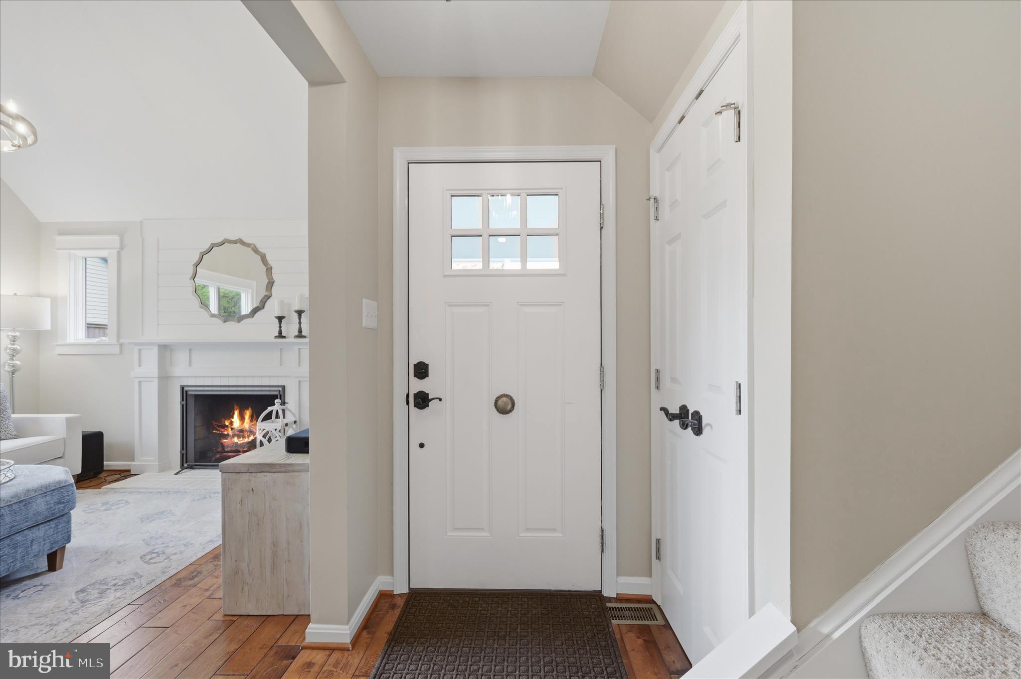 320 Loudoun Street Southwest Leesburg, VA 20175 - Photo 39 of 60 Entry