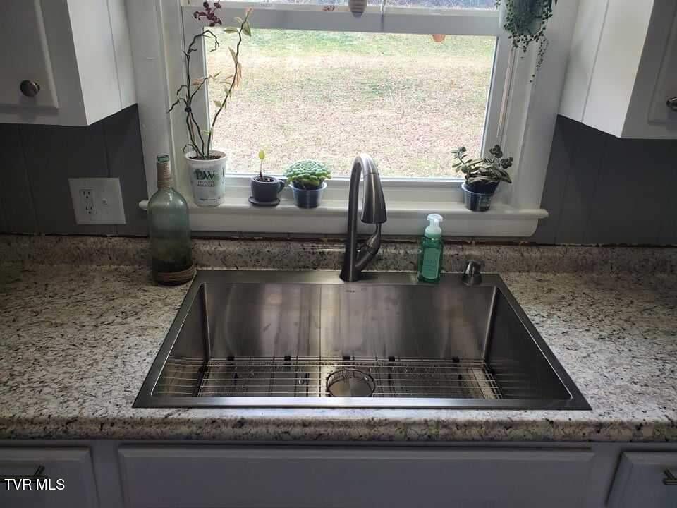 113 Walnut Road Bristol, TN 37620 - Photo 23 of 37 IMG_8404